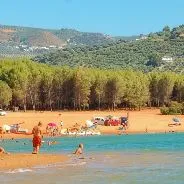 Imagen de Playa canina en Córdoba: guía para ir con perro al embalse de Iznájar