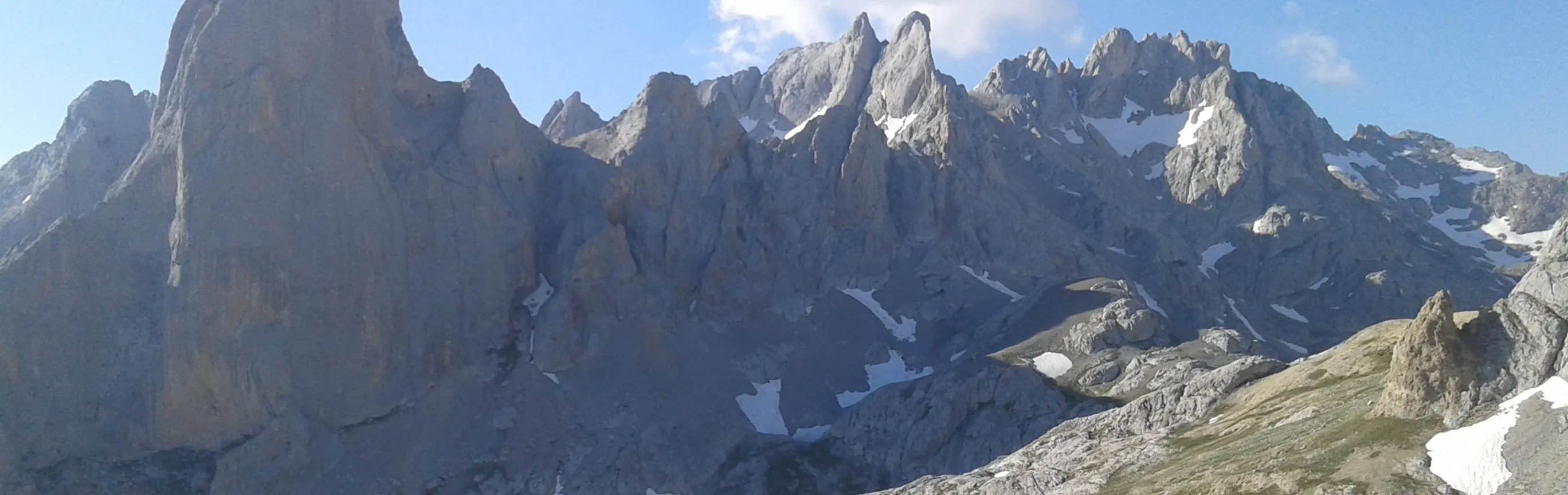 Imagen de Rutas de senderismo con perro en Picos de Europa: guía completa