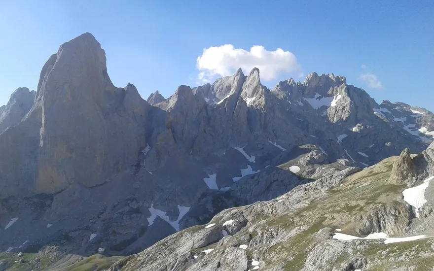 Imagen de Rutas de senderismo con perro en Picos de Europa: guía completa