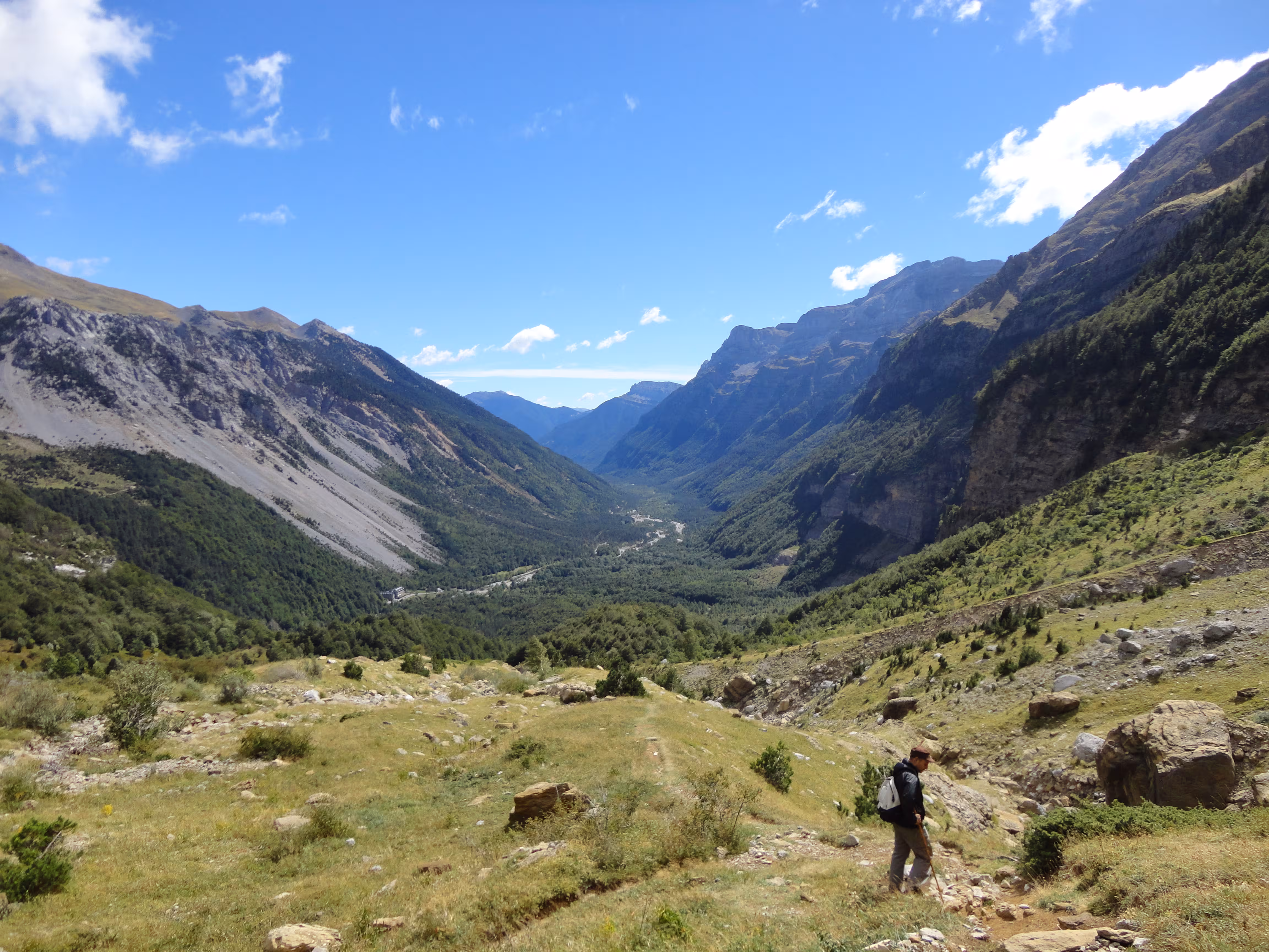 Valle de Pineta, con su perfil glaciar en U