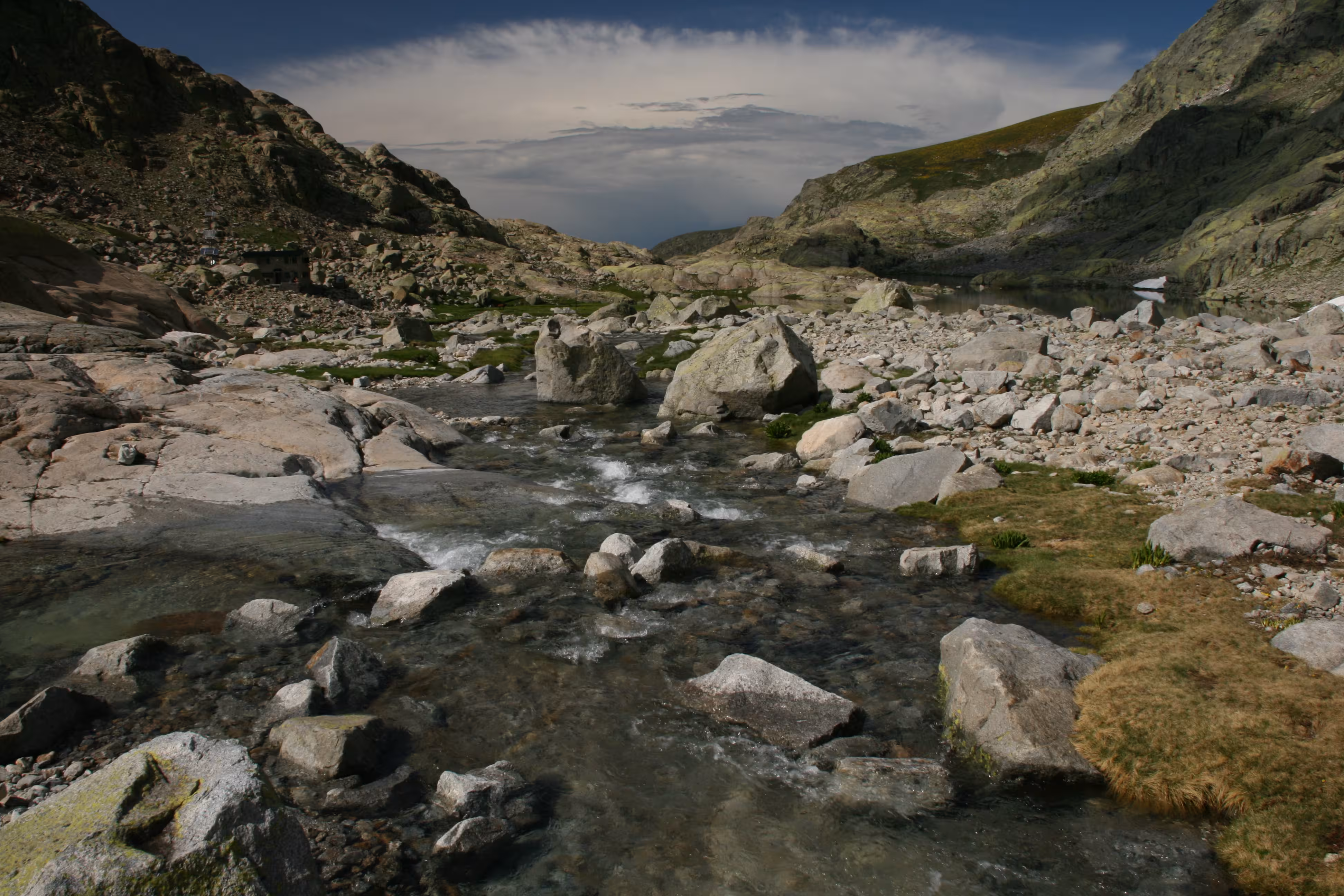 Laguna Grande de Gredos y refugio Elola